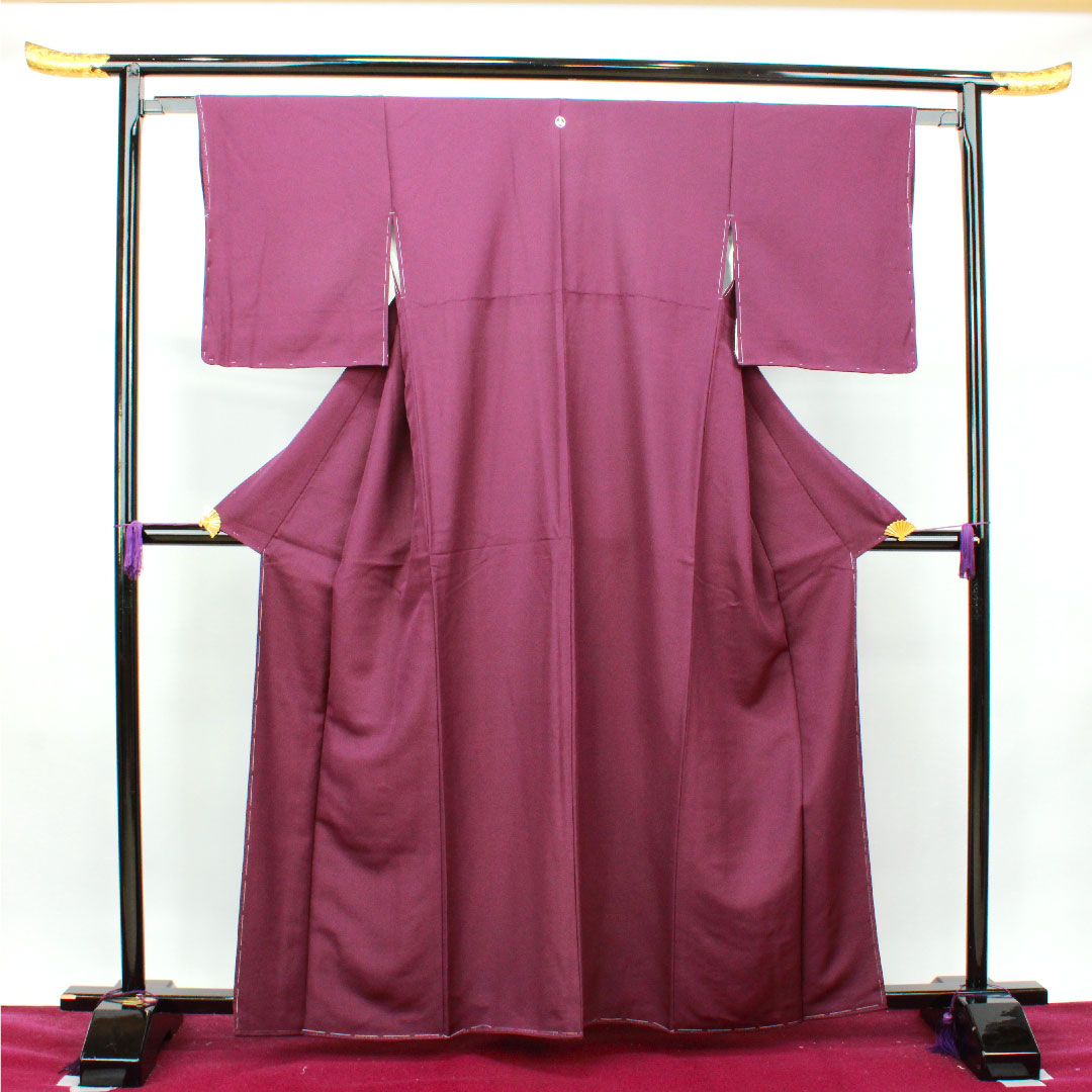 色無地 ポリエステル 紫根色 洗える着物 素無地 丸に三つ柏 身丈163cm 裄丈62.5cm 袷 Sランク 紫系 1114000782420