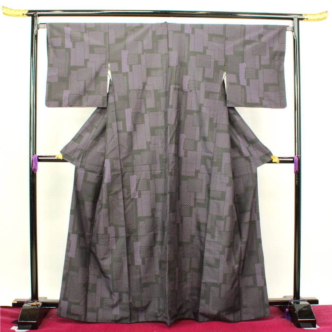 紬 身丈160cm 裄丈66.5cm 幾何学模様 ポリエステル Sランク 袷 黒系 1116002602410