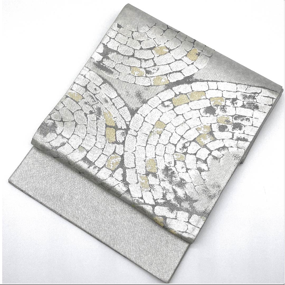 袋帯 白鼠色(しろねずいろ) 紫紘 石畳 帯丈444cm 正絹 Sランク ポイント柄 セミフォーマル 銀系 1123006922322