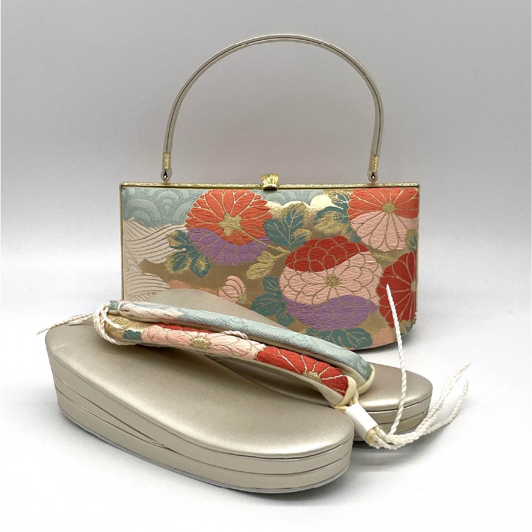 (新古品)草履バッグセット フォーマル Aランク 菊 帯地 Mサイズ 金系 1133000473321