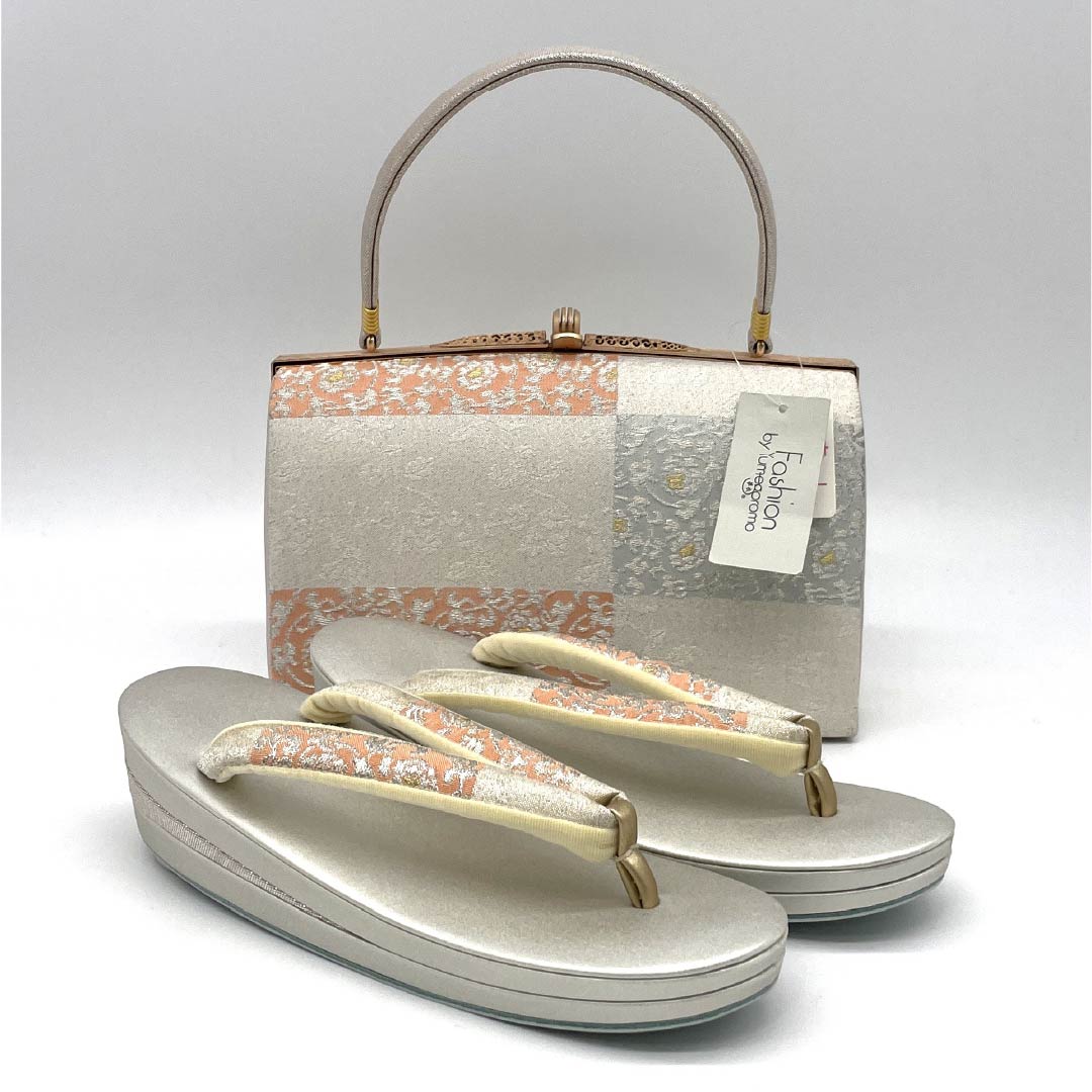 ［新品・未使用］特選草履 バッグセット　華唐草文 フォーマル　フリーサイズ　箱付 新品・未使用］特選草履 バッグセット 華唐草文 フォーマル