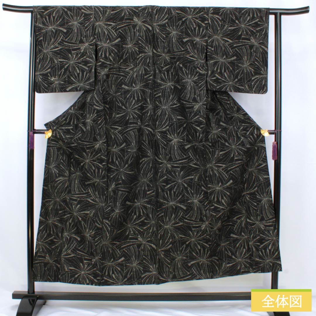 紬 正絹 Sランク 身丈152.5cm 裄丈63cm 絣 抽象模様 単衣 黒系 1116004292210