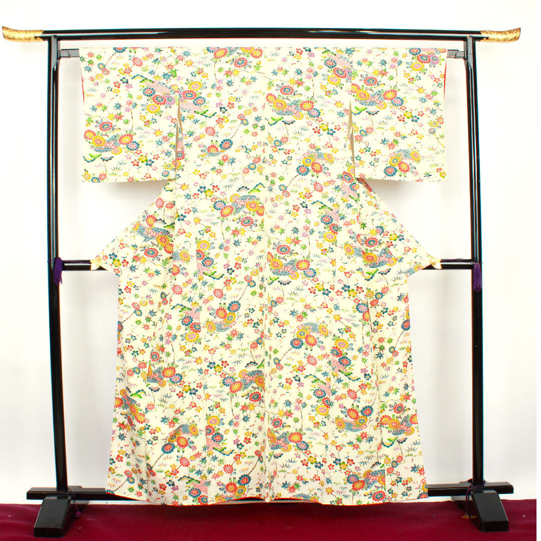 Komon Length 160cm Sleeve length 64.5cm Awase Milky white Kyo-Bingata Pine, Bamboo and Plum Pure silk S rank Cream 1115002492415