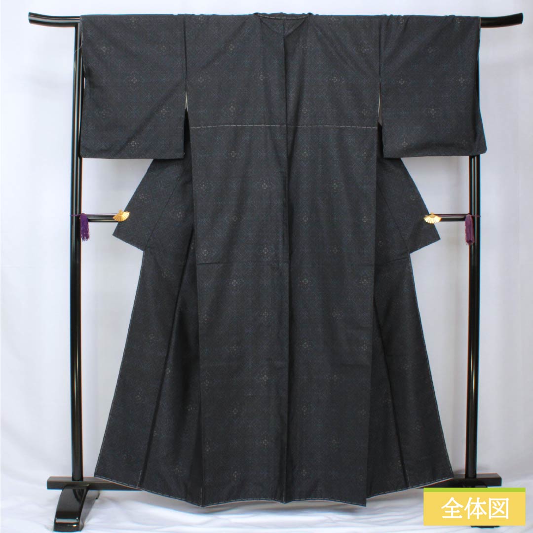 紬 正絹 身丈160.5cm 裄丈67cm 大島紬 幾何学模様 横奴 しつけ糸付き Sランク 袷 紺系 1116003782418