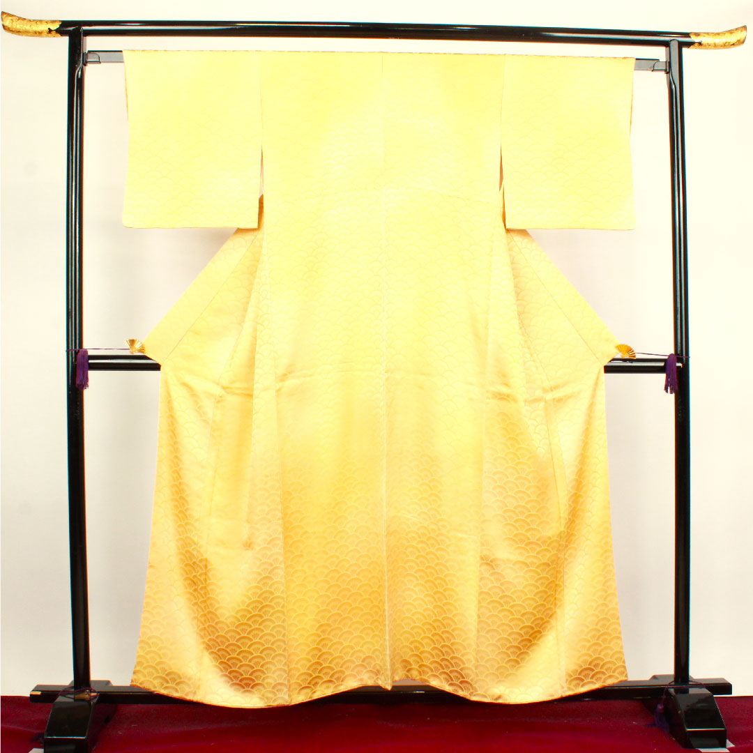 色無地 正絹 支子色 青海波 身丈157cm 裄丈62.5cm 袷 Sランク 黄系 1114000862323