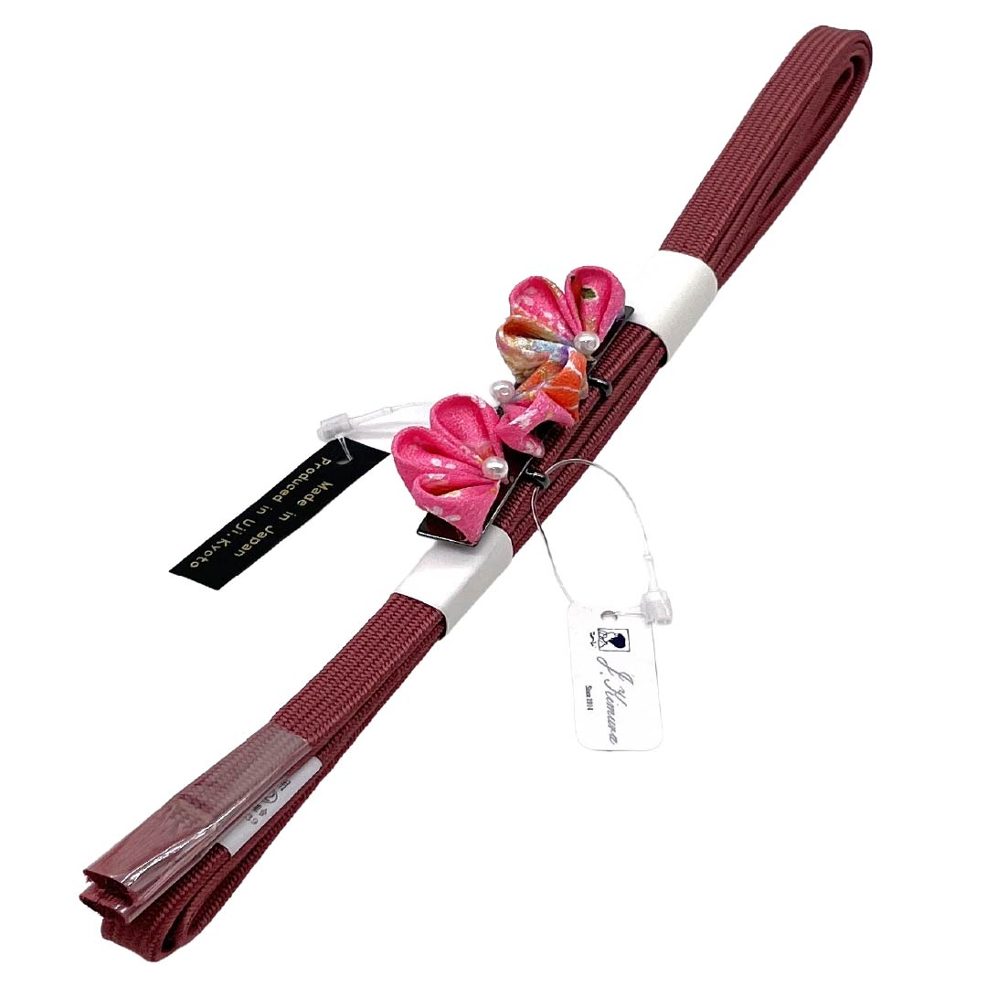 (新品)帯締め 正絹 NEWランク 三分紐 蘇芳色(すおういろ) 帯留め付き つまみ細工 日本製 長さ約135cm 幅約0.8cm カジュアル 赤系 1135006501312