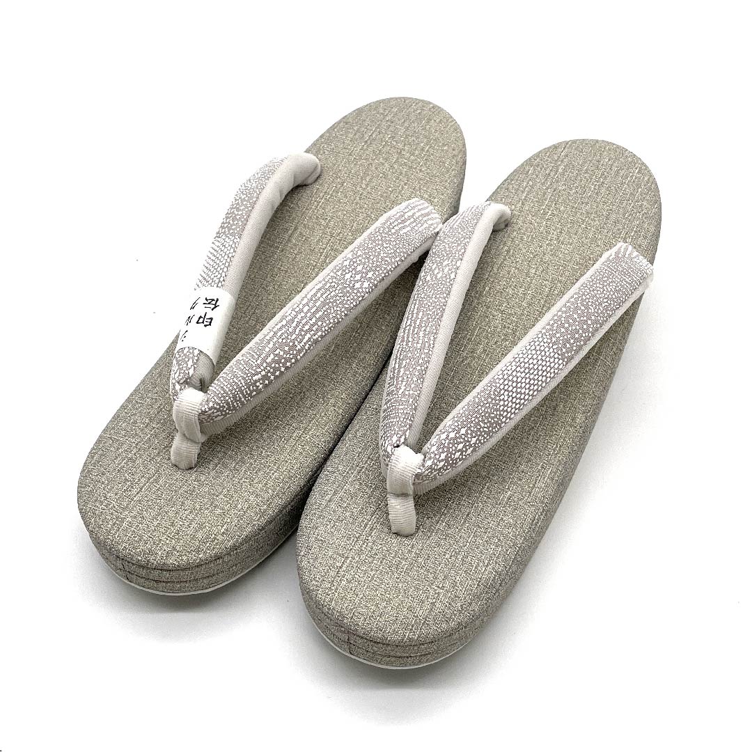 (新古品)草履 合皮 シルク印伝 二枚芯 カジュアル 長さ23cm Mサイズ グレー系 NEWランク 1122001211222