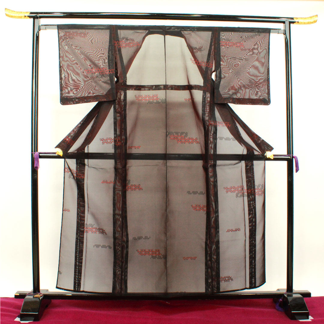 夏物 正絹 色無地 身丈159.5cm 裄丈61.5cm 小豆茶色(あずきちゃいろ) 幾何学模様 しつけ糸付き 未使用品 紗 Sランク 赤系 1132001732312