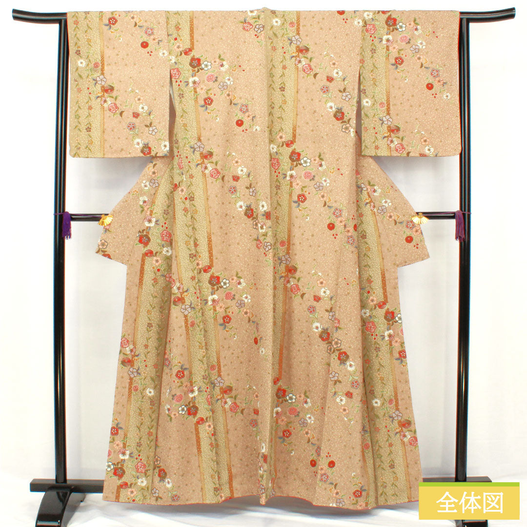 小紋 ポリエステル 身丈159cm 裄丈65cm 袷 香色(こういろ) 洗える着物 辻ヶ花 しつけ糸付き 未使用品 Sランク ベージュ系 1115004532325