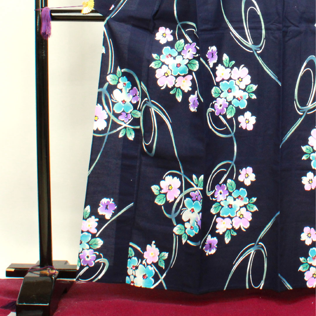 浴衣 しつけ糸付き 未使用品 濃紺色 抽象花 木綿 Sランク 単衣 身丈164cm 裄丈67cm 紺系 1118003432418