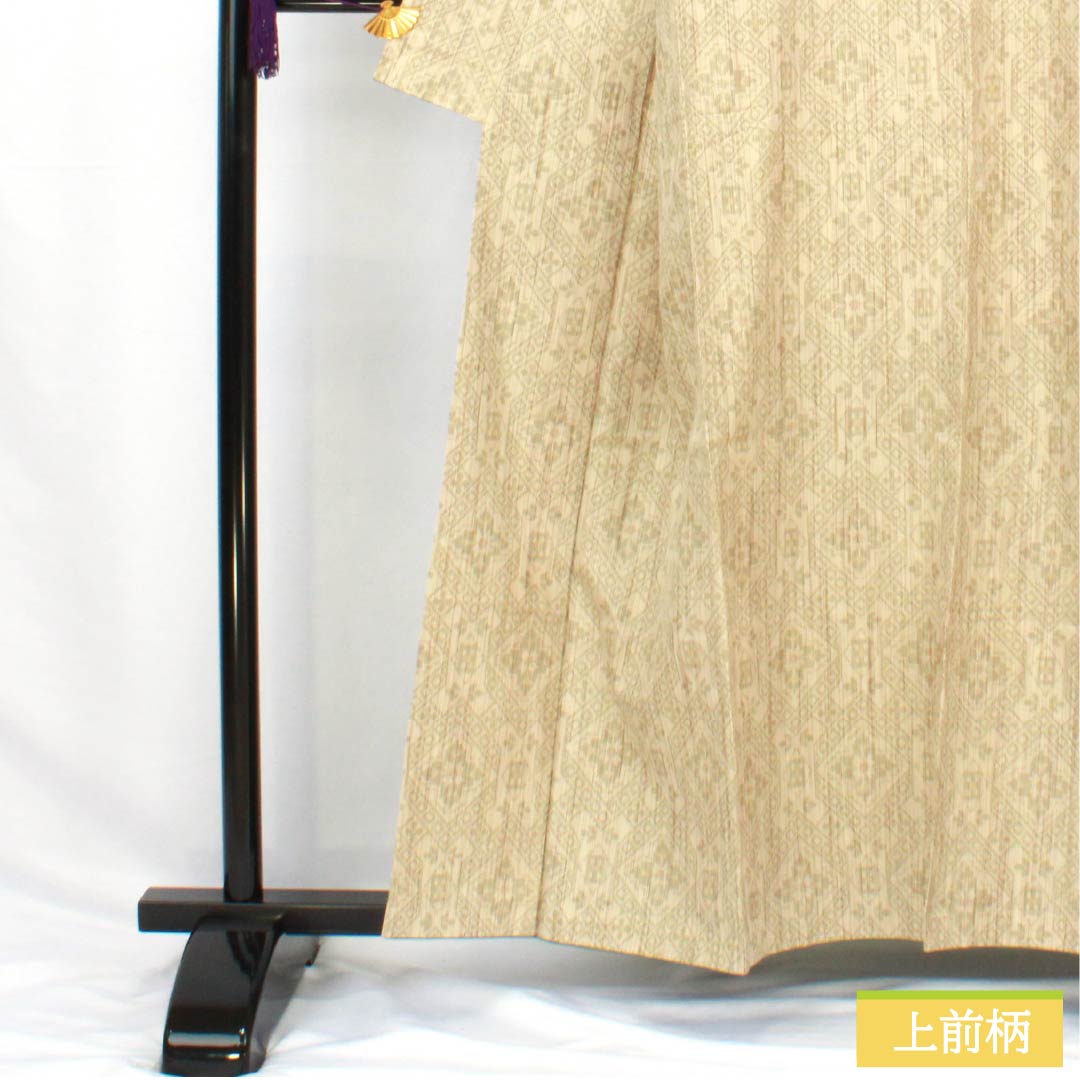 紬 正絹 身丈159cm 裄丈63.5cm 薄卵色(うすたまごいろ) 経絣 幾何学模様 しつけ糸付き Aランク 袷 ベージュ系 1116003883325