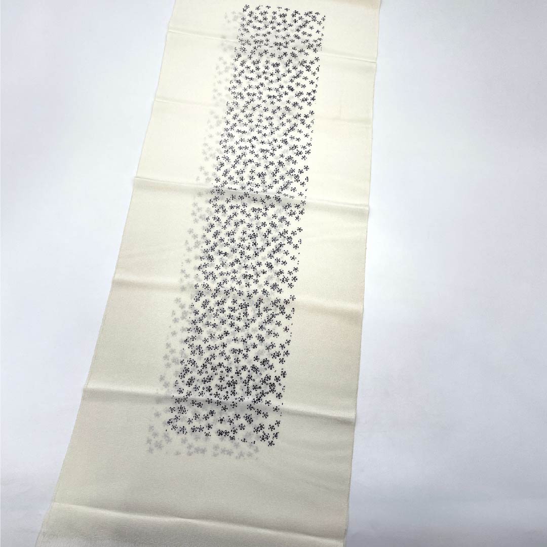 帯揚げ 正絹 Aランク セミフォーマル 乳白色(にゅうはくしょく) 抽象模様 長さ約185cm 幅約30cm 白系 1136004153911