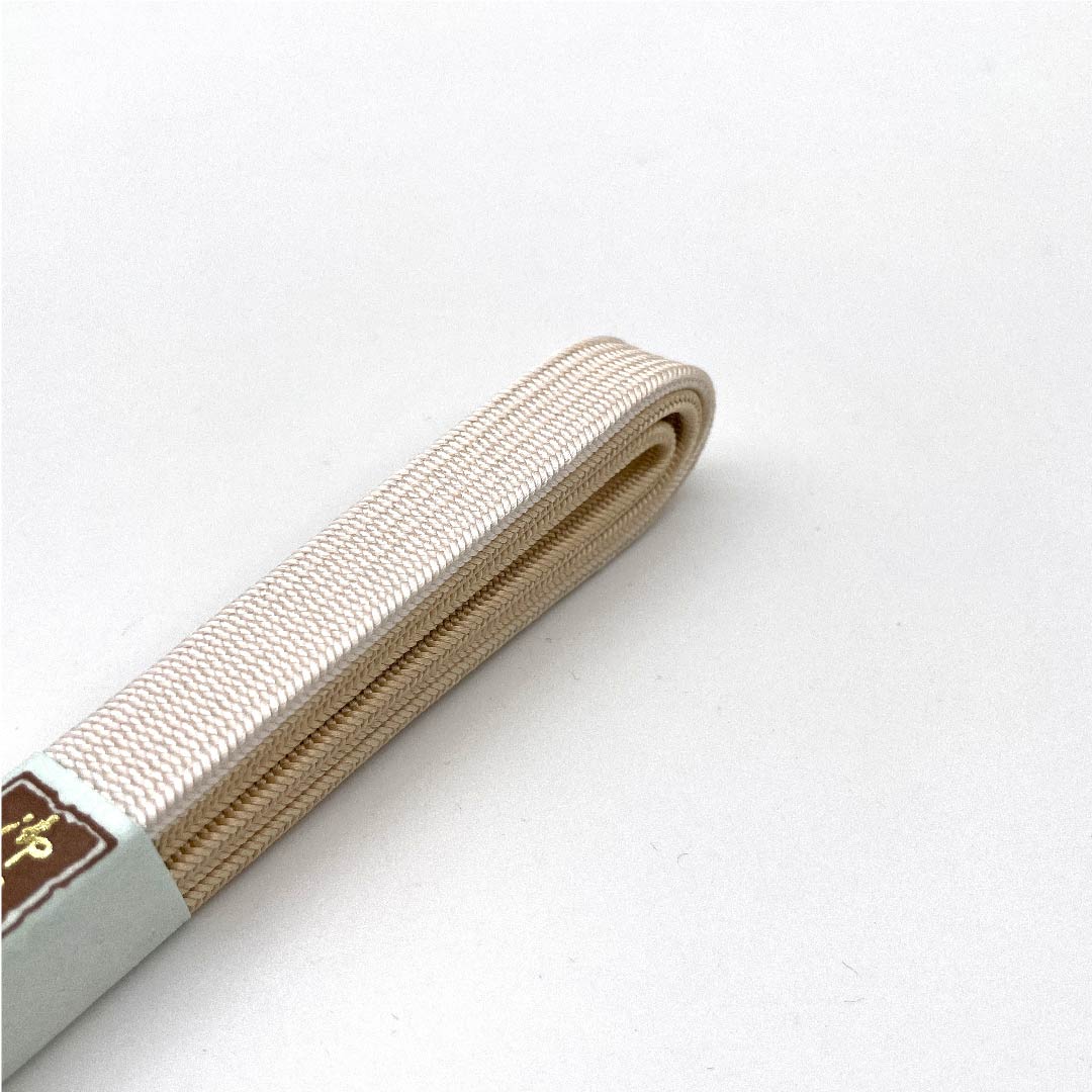 (New old stock) Obijime (belt tying) Pure silk, quarter string, pearl color (shinjuiro) and kneaded color (neriiro) by Suiran Kobo New old stock Length approx. 168cm Width approx. 1.2cm Casual A rank Cream color 1135002103315