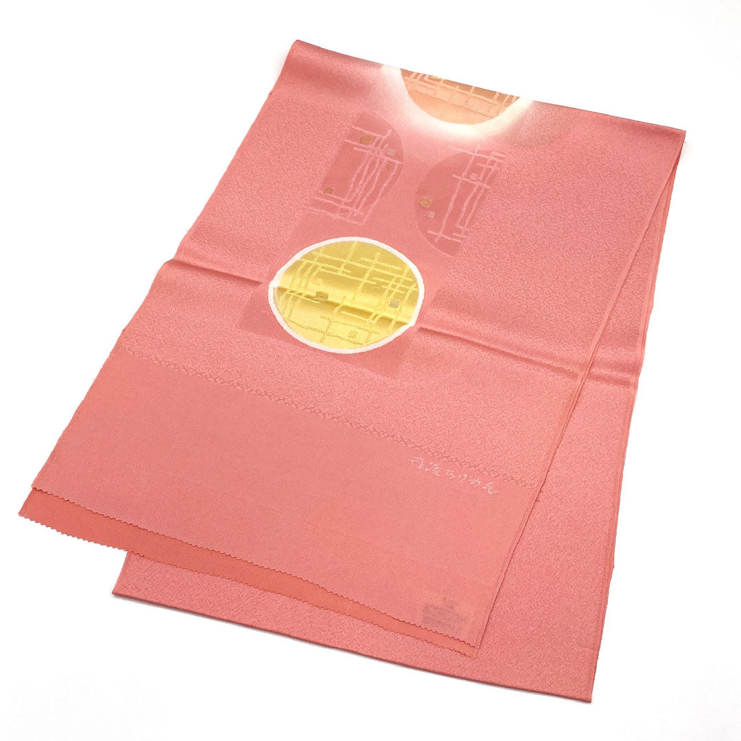 (新古品)帯揚げ 正絹 NEWランク セミフォーマル 桃紅色(とうこうしょく) 丹後ちりめん 幾何学模様 長さ約180cm 幅約30.5cm ピンク系 1136001271913