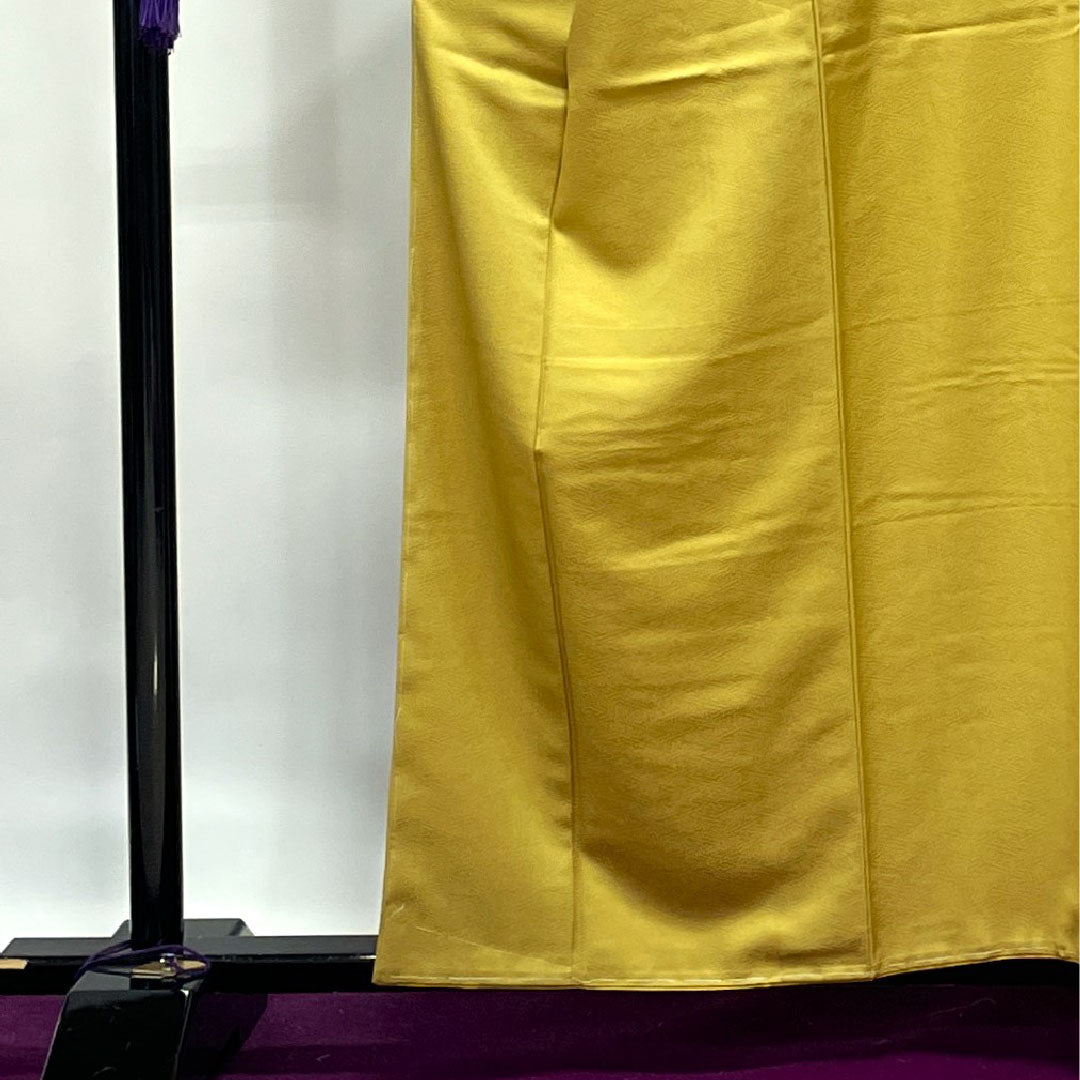 色無地 ポリエステル 黄櫨色 洗える着物 素無地 しつけ糸付き 未使用品 剣片喰 身丈160cm 裄丈63.5cm 袷 Sランク 黄系 1114000712423