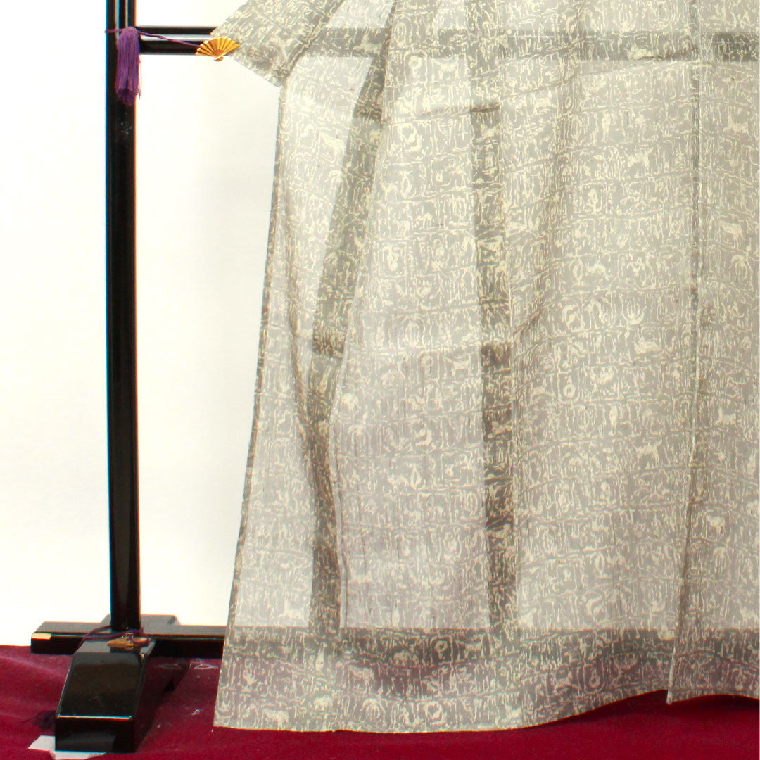 夏物 正絹 小紋 身丈167.5cm 裄丈66.5cm 絹鼠色(きぬねずいろ) 幾何学模様 紗 Aランク グレー系 1132001493522
