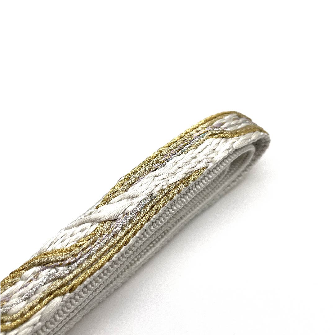 (新古品) 帯締め 正絹 四分紐 銀白色色(ぎんはくしょくいろ) デザイン由紀 特選金銀糸 金属糸使用 長さ約165cm 幅約1.5cm セミフォーマル Sランク 白系 1135001122911