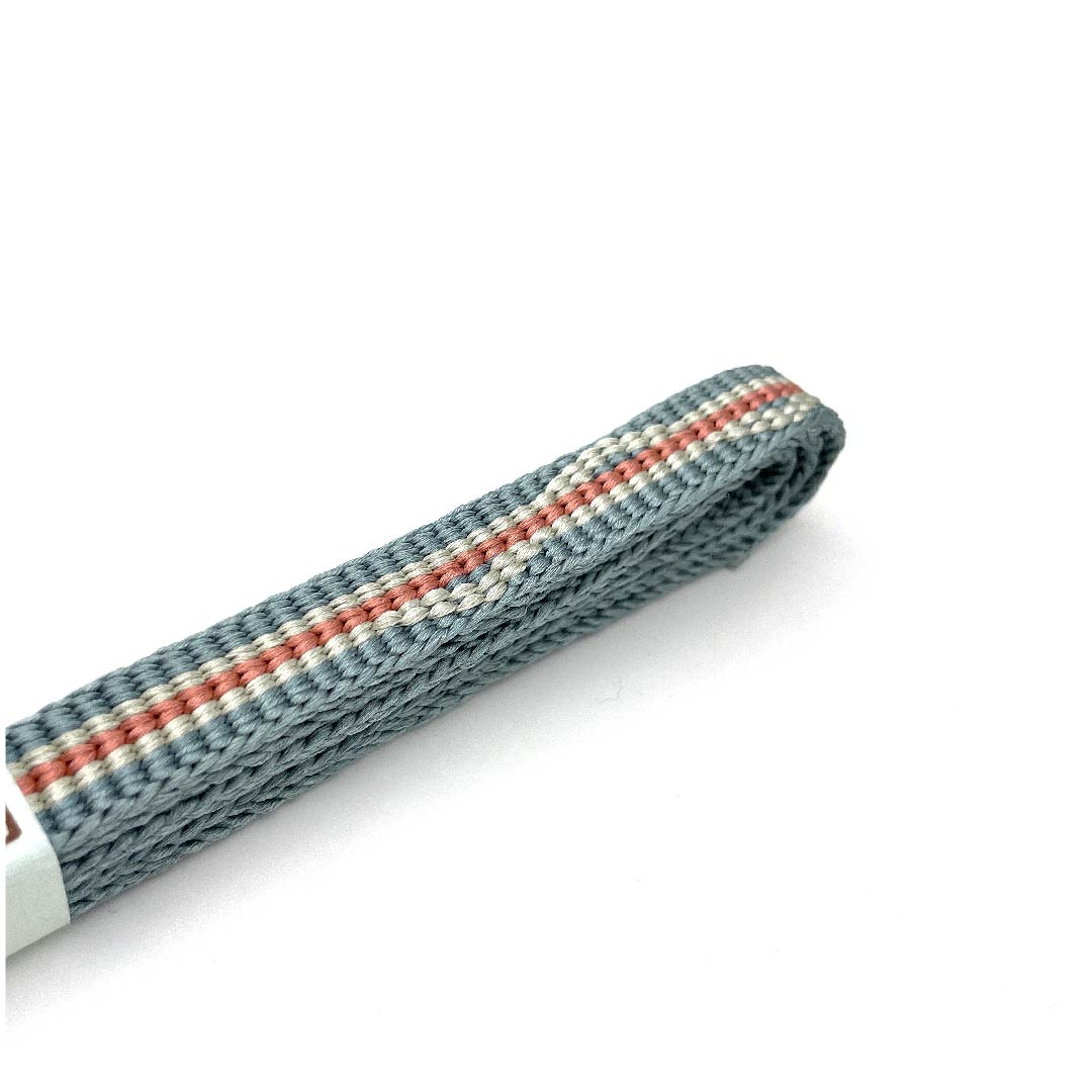 (新古品) 帯締め 正絹 四分紐 砧青磁色(きぬたせいじいろ) 手組紐 新古品 長さ約168cm 幅約1.2cm カジュアル Sランク 水色系 1135002672324