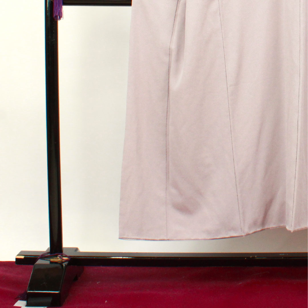 色無地 ポリエステル 鈍紫色 洗える着物 素無地 胴抜き仕立 百合 身丈148.5cm 裄丈61.5cm 袷 Sランク 紫系 1114000742120