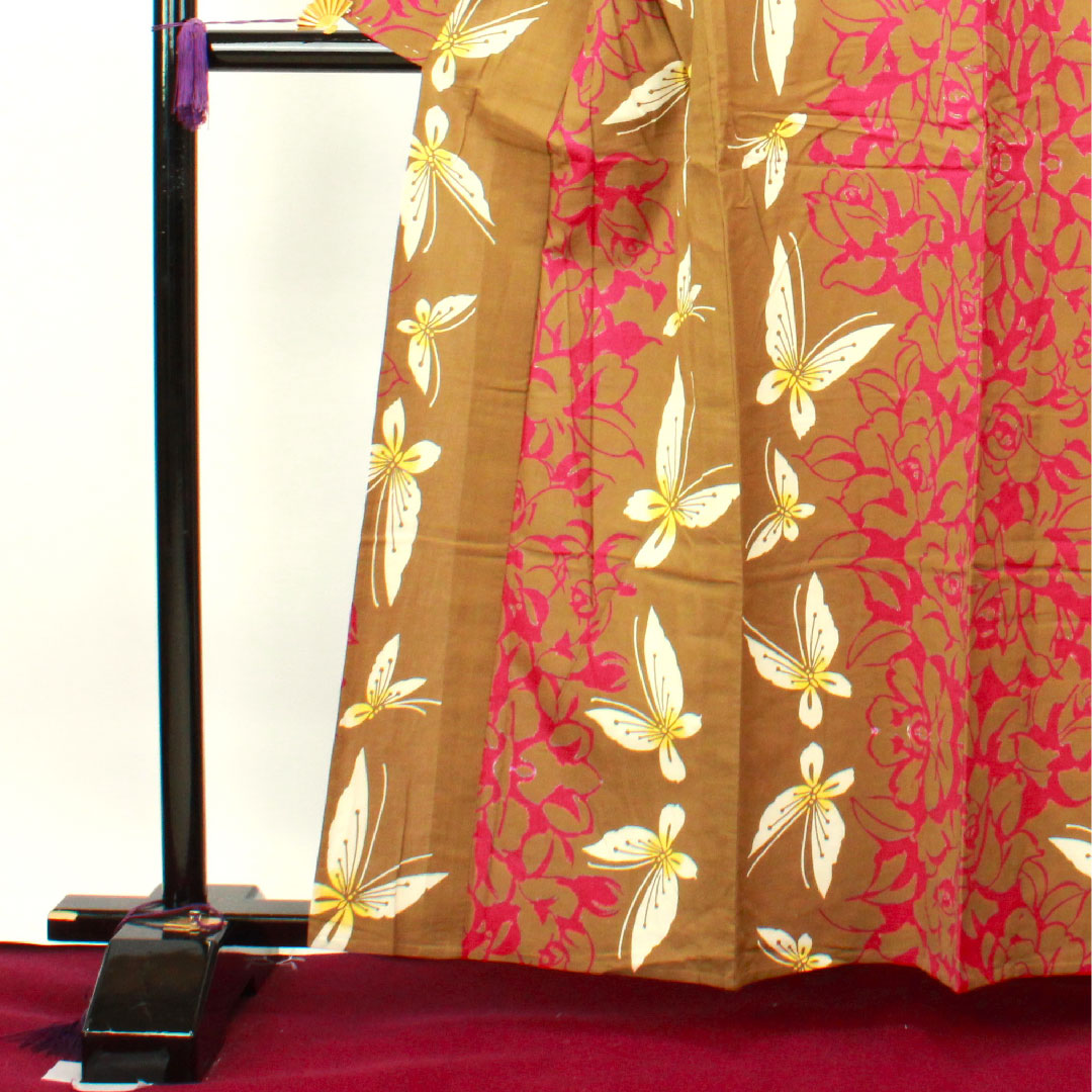 浴衣 伽羅色 蝶 薔薇 木綿 Aランク 単衣 身丈160.5cm 裄丈64.5cm 茶系 1118001743414