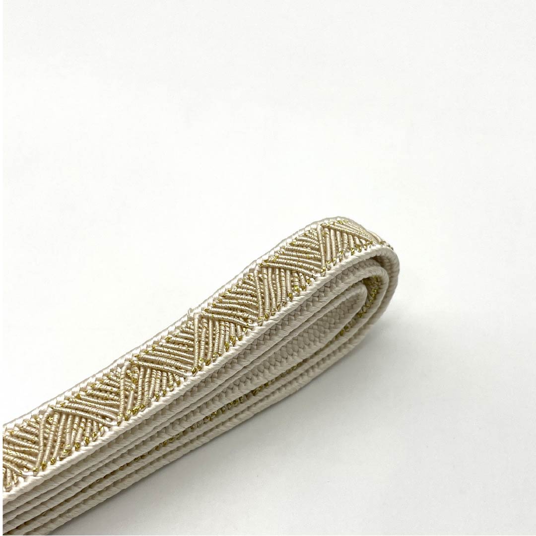 帯締め 正絹 Sランク 白色(しろいろ) 金色 鱗模様 長さ約160.5cm 幅約1.5cm フォーマル 白系 1135004602311