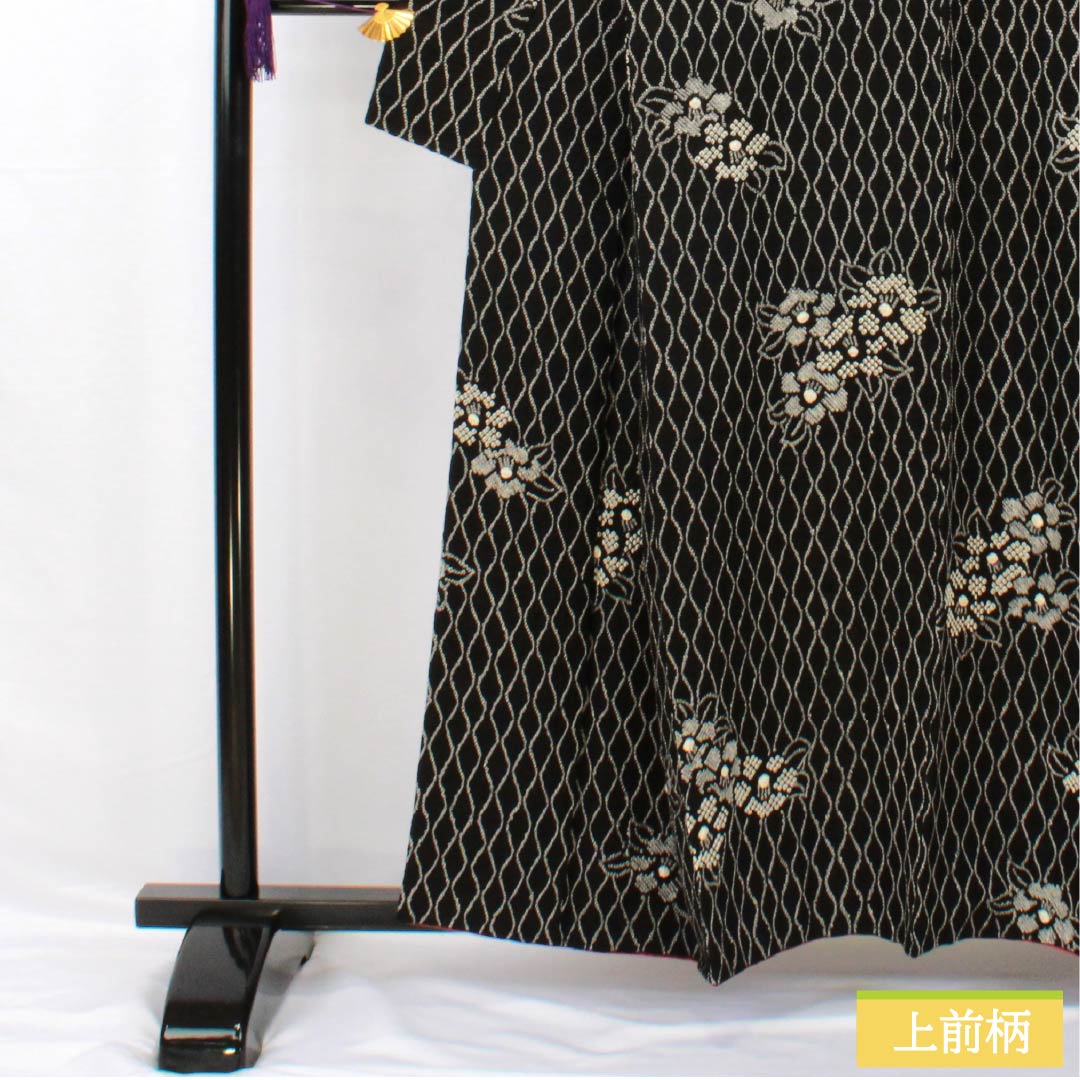 小紋 正絹 身丈158cm 裄丈63cm 袷 立涌 椿 パールトーン加工 Aランク 黒系 1115005343310