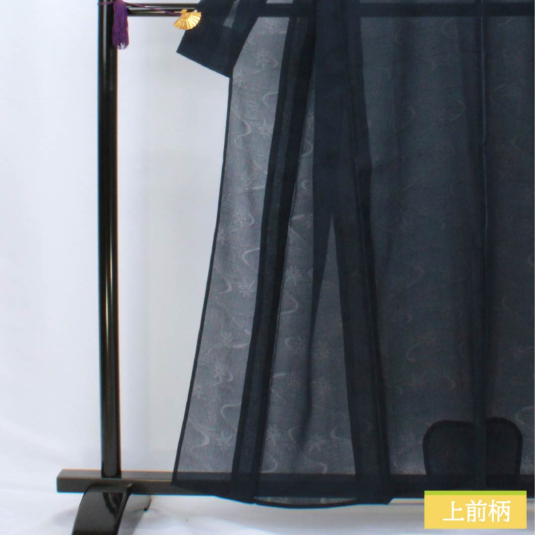 Summer pure silk tsumugi (pongee) kimono, length 159cm, sleeve length 63cm, dark navy blue (noukon-iro) with a ground pattern of flowing water and autumn leaves, gauze, S rank, navy blue, product number 1132002832318