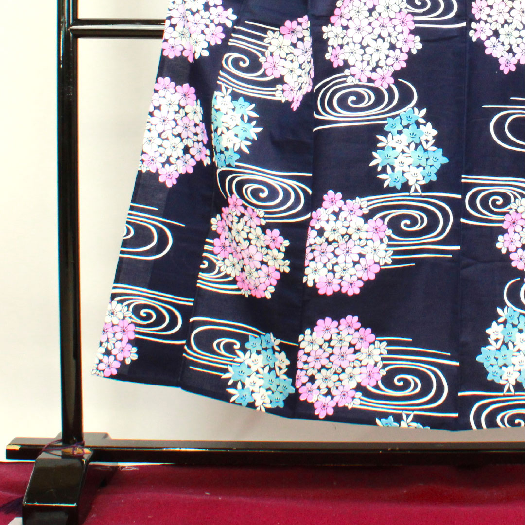 浴衣 しつけ糸付き 未使用品 濃紺色 紫陽花 木綿 Sランク 単衣 身丈151.5cm 裄丈64.5cm 紺系 1118002712218