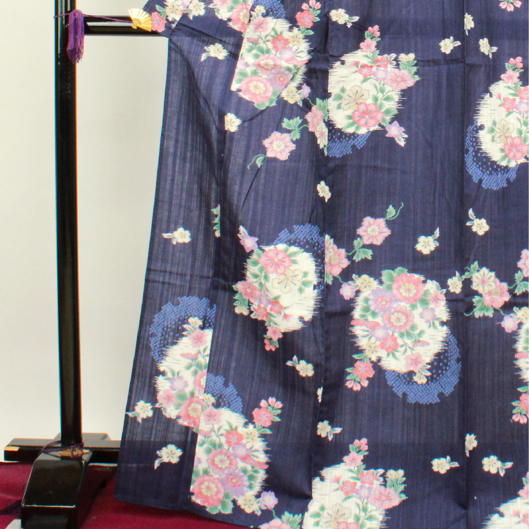 浴衣 しつけ糸付き 未使用品 紺色 雪輪 草花模様 木綿 Sランク 単衣 身丈171cm 裄丈65.5cm 紺系 1118002072618