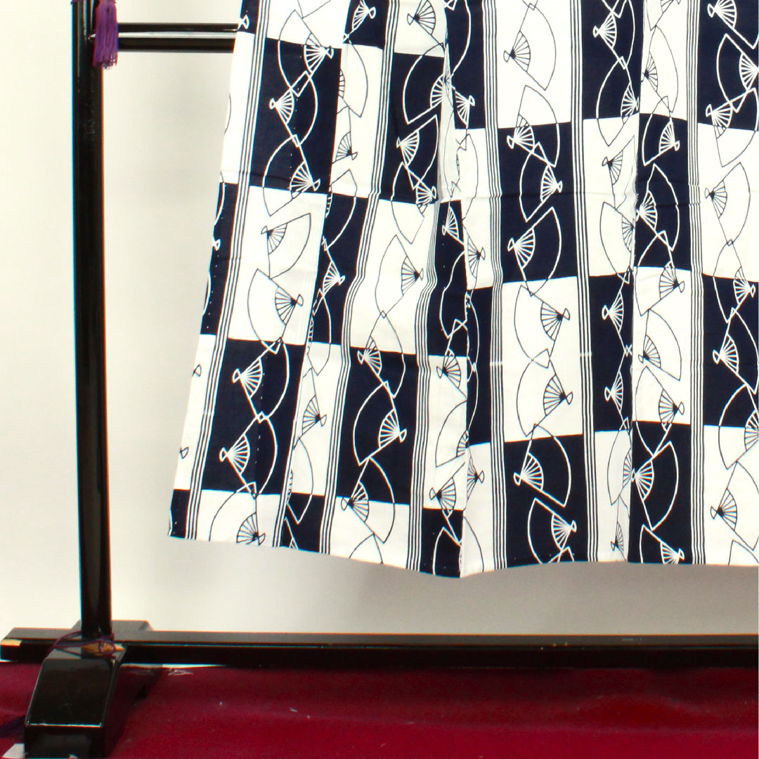 浴衣 市松 扇子 木綿 Aランク 単衣 身丈145cm 裄丈64.5cm 白系 1118002523111