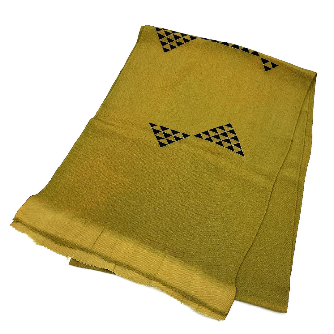 帯揚げ 正絹 Sランク カジュアル 黄橡色(きつるばみいろ) 鱗模様 古典柄 幾何学模様 長さ約176cm 幅約31cm 黄系 1136001692923