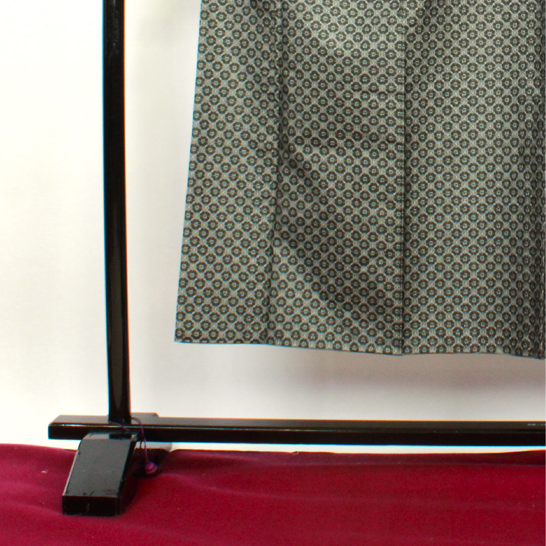 村山大島 身丈148cm 裄丈62.5cm 幾何学模様 正絹 Aランク 袷 黒系 1116001953110