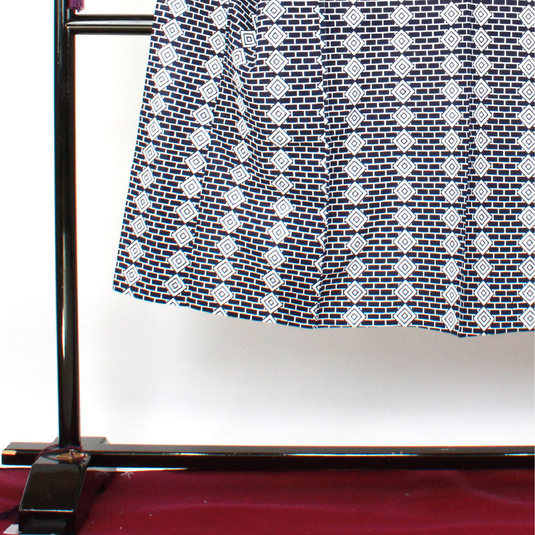 浴衣 しつけ糸付き 未使用品 男物 幾何学模様 木綿 Sランク 単衣 身丈135cm 裄丈67.5cm 紺系 1118002132118