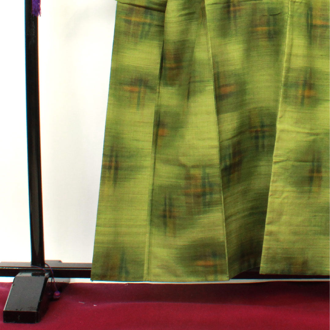 紬 身丈158cm 裄丈61cm 緑衫色 抽象模様 正絹 Sランク 袷 緑系 1116002042319