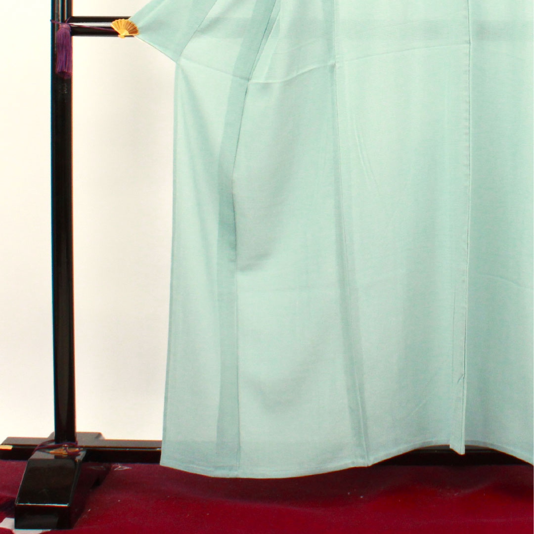 夏物 正絹 色無地 身丈159.5cm 裄丈63.5cm 砧青磁色(きぬたせいじいろ) 浮線蔦 しつけ糸付き 絽 Aランク 水色系 1132000843324