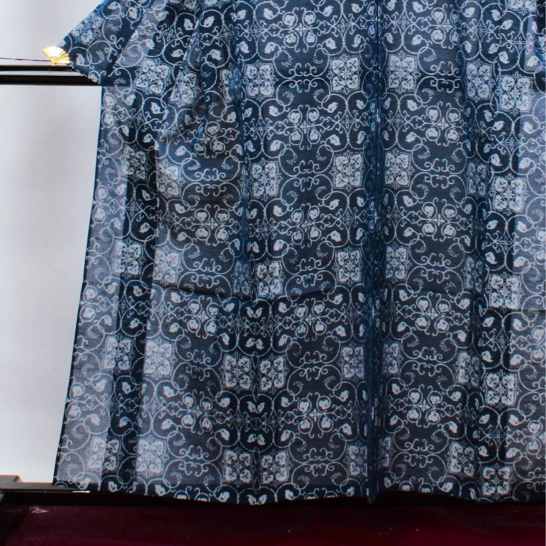 夏物 正絹 紬 身丈158.5cm 裄丈65cm 鉄葡萄色(てつぶどういろ) 宝相華唐草 紗 Sランク 紺系 1132000362318