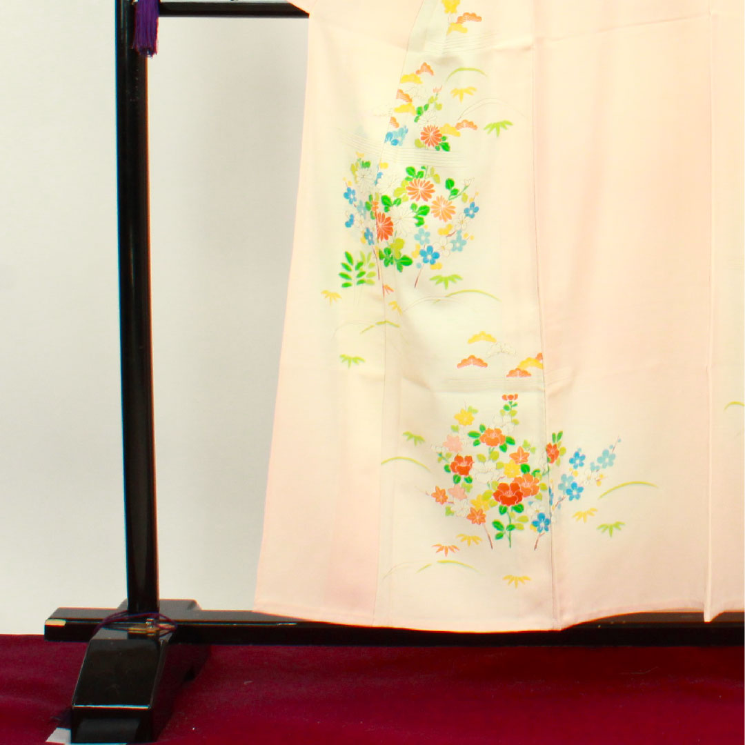 Homongi (Japanese traditional formal wear) - Single layer - Length 156cm, Sleeve length 61.5cm - Maiden color - Kyo-Yuzen - Floral pattern - Pure silk - S rank - Pink 1112002542313