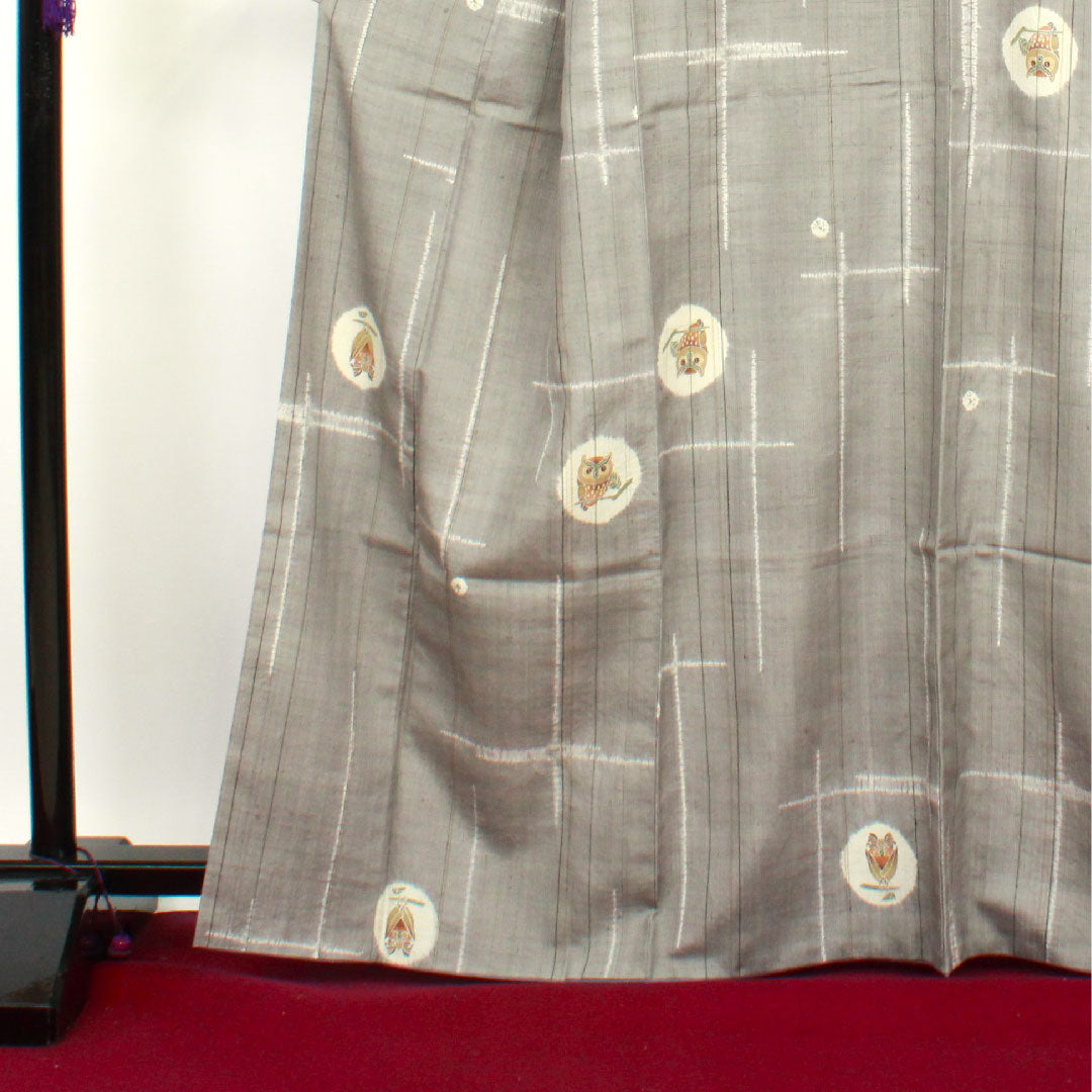 紬 身丈166cm 裄丈67cm 素鼠色 絞り フクロウ 正絹 Sランク 袷 グレー系 1116002022522