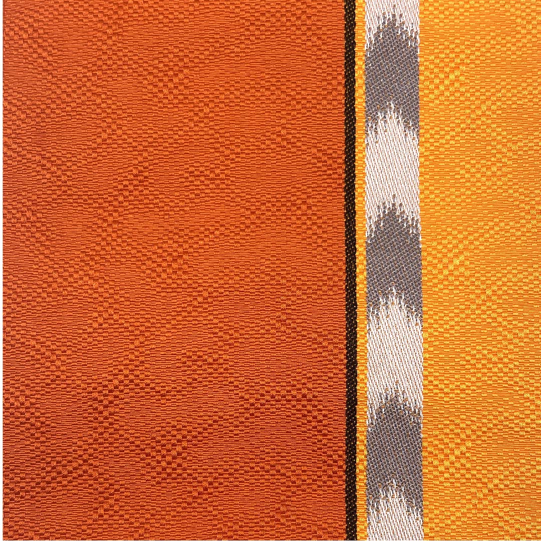 (未仕立)半幅帯 ポリエステル 銀朱色(ぎんしゅいろ) 橙色(だいだいいろ) 矢絣 幾何学模様 帯丈394cm 橙系 Sランク 1125001252326