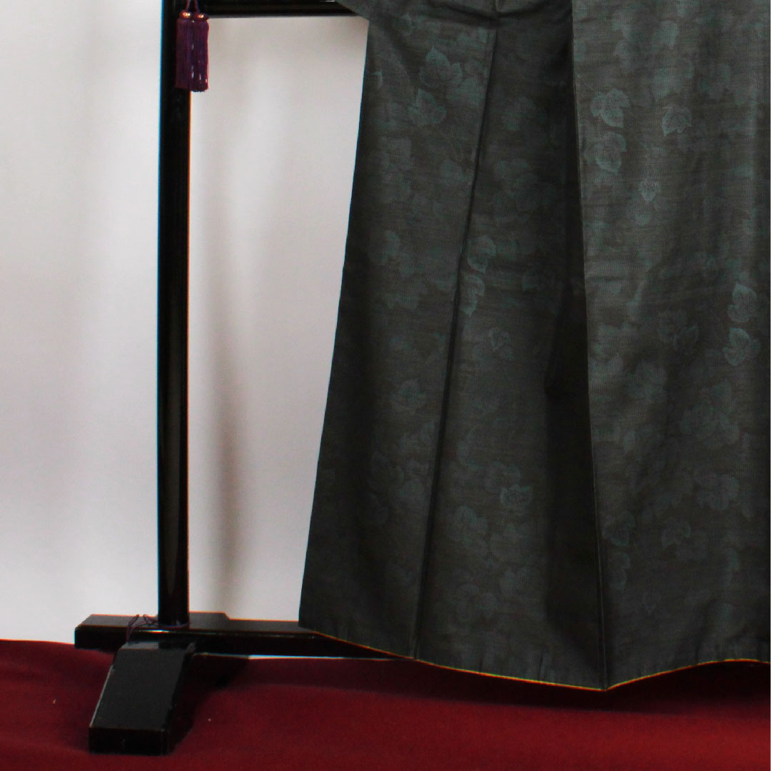 大島紬 身丈159.5cm 裄丈64cm 緯総絣 蔦模様 正絹 Aランク 袷 紺系 1116001823318