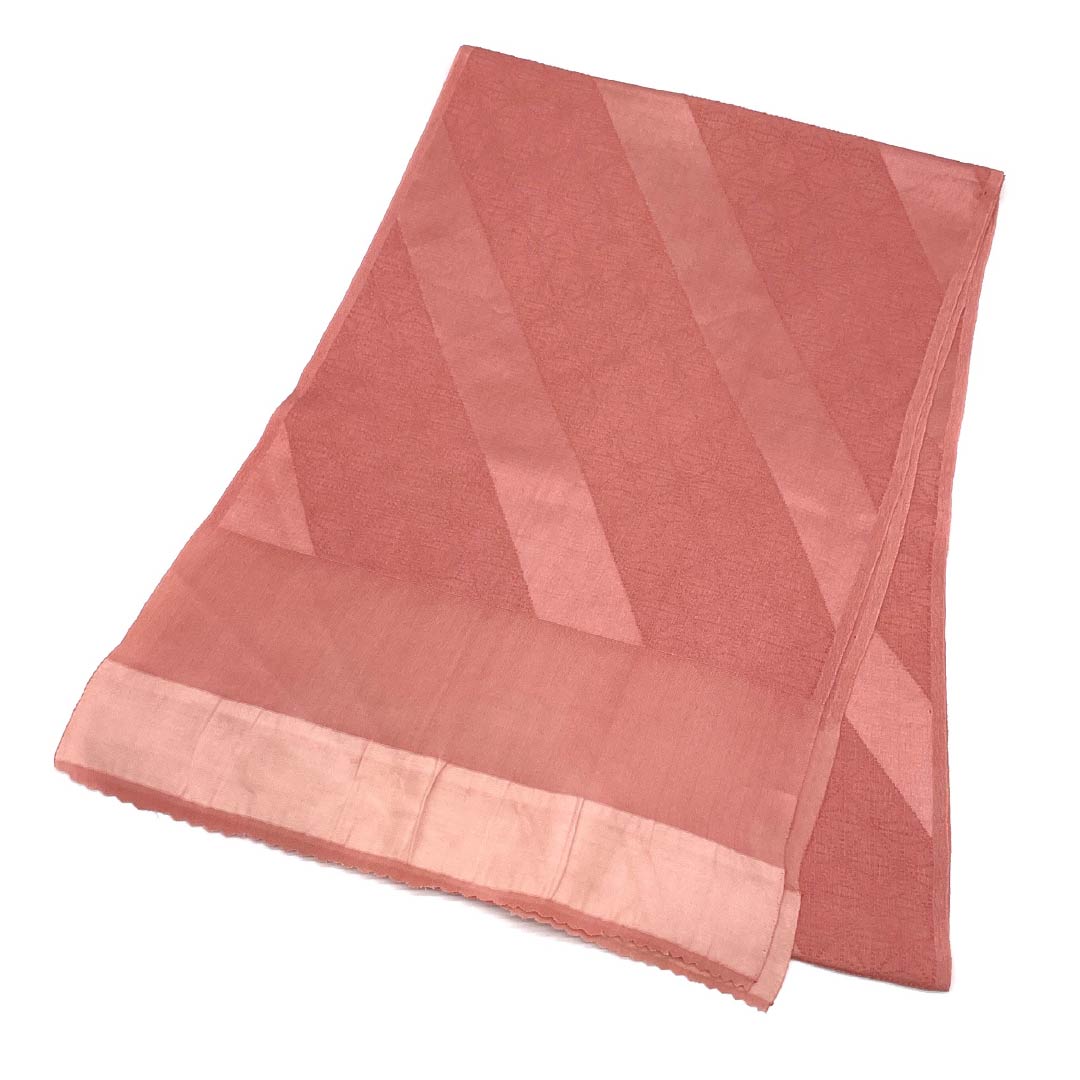 Casual obiage (sash sash) made of pure silk, S-rank, in Choshun-iro (Choshu-iro) and Akebono-iro (Akebono-iro) with hemp leaf pattern and diagonal lines, approximately 168cm long and 28cm wide, in pink. Product code: 1136001932913