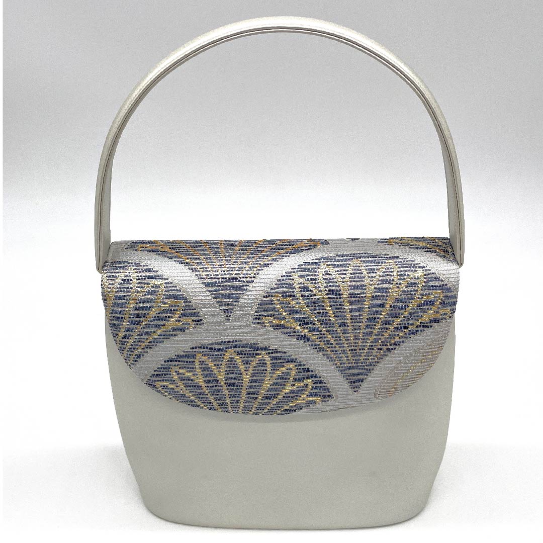 (新古品)草履バックセット フォーマル 銀白色(ぎんはくしょく) 未使用品 古典柄 松 Mサイズ 白系 NEWランク 1133000121311