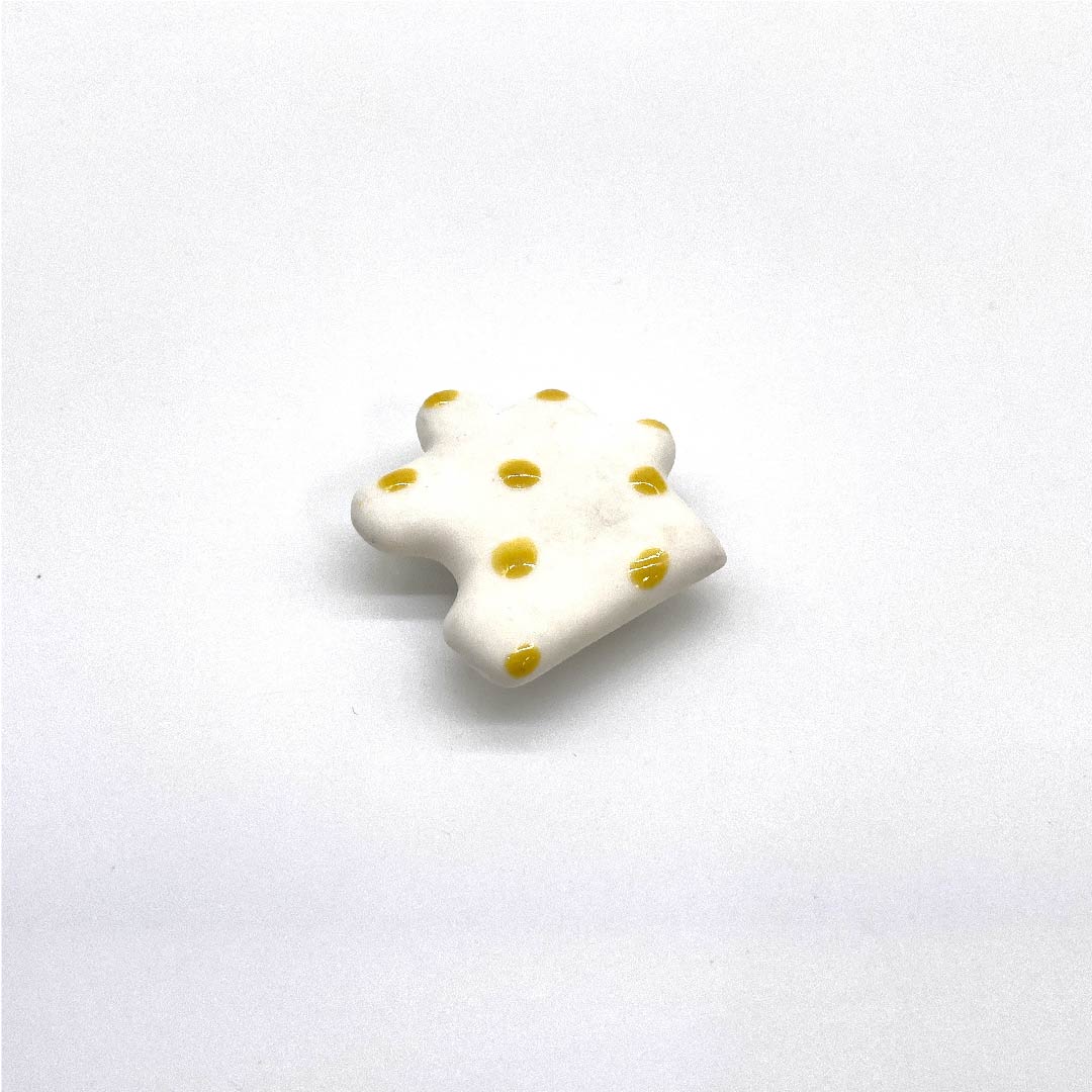 (New old stock) Obi fastener, ceramic, casual, white, ceramic, puzzle, length approx. 3.5cm, width approx. 3.5cm, S rank, white, 1137000412911