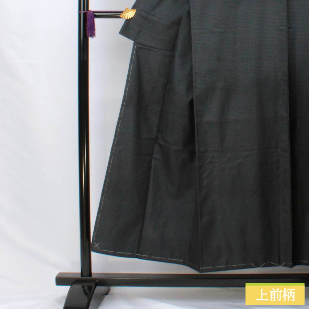 男物 正絹 Aランク 身丈151cm 裄丈71.5cm 大島紬 幾何学模様 アンサンブル しつけ糸付き 袷 黒系 1119001293510