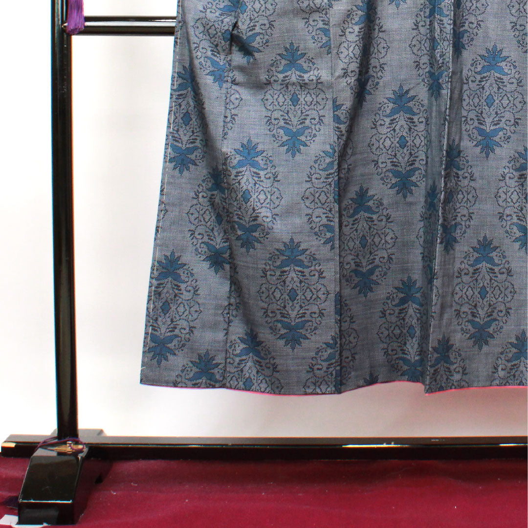 大島紬 身丈148cm 裄丈61cm 経緯絣 抽象模様 正絹 Aランク 袷 紺系 1116002683118