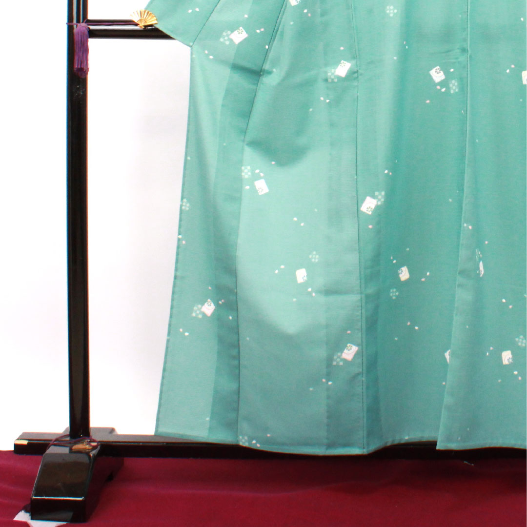 夏物 ポリエステル 小紋 身丈158.5cm 裄丈62cm 花緑青色(はなろくしょういろ) 洗える着物 桜の花びら 絽 Sランク 緑系 1132001692319