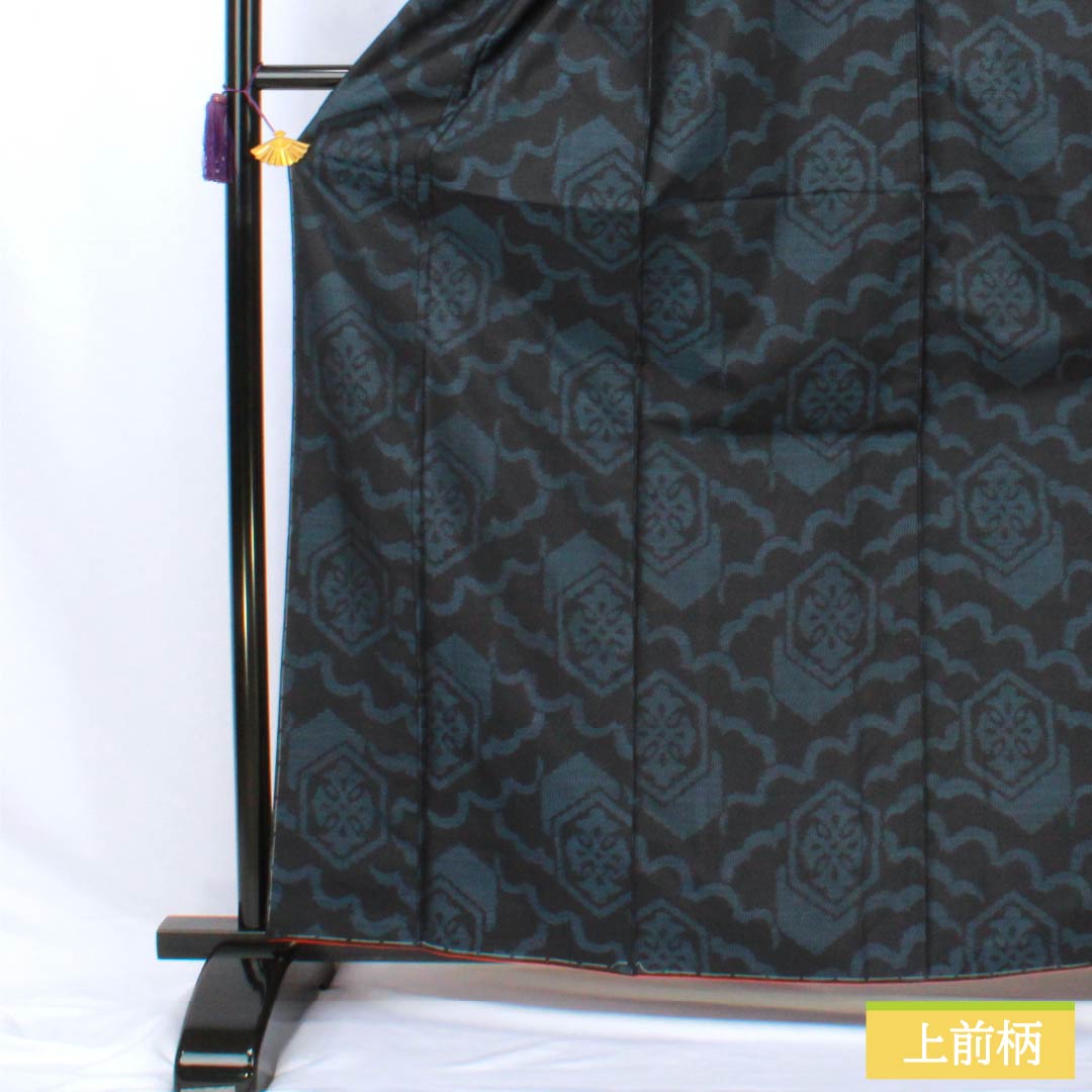 紬 正絹 Sランク 身丈165cm 裄丈65cm 相済茶色(あいすみちゃいろ) 大島紬 横双絣 幾何学模様 袷 紺系 1116004732518