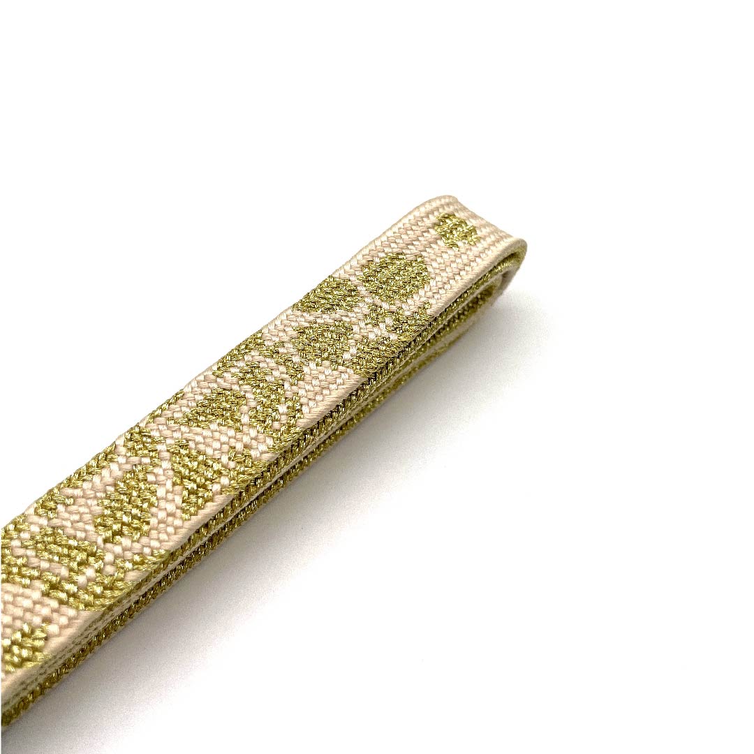 (New old stock) Obi-jime (belt sash) made of pure silk, quarter-length string, Obana-iro (obana color), hand-woven string, metallic thread used, new old stock, length approx. 156cm, width approx. 1.5cm, semi-formal, A rank, cream color, 1135001893915
