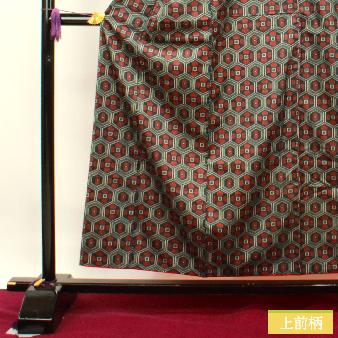 村山大島紬 正絹 身丈157cm 裄丈62.5cm 亀甲 Aランク 袷 黒系 1116002993310