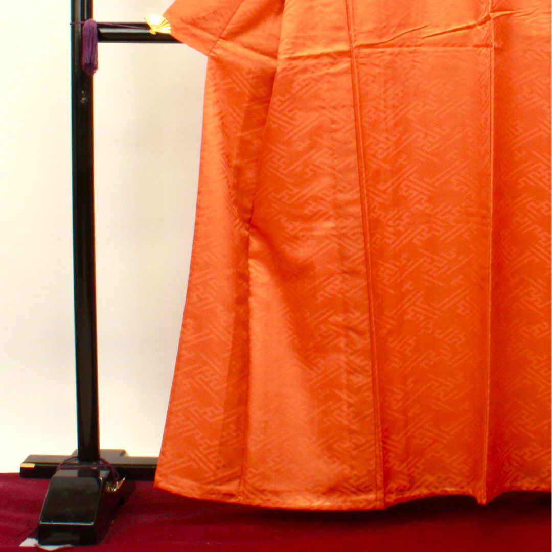 色無地 ポリエステル 照柿色 紗綾形 洗える着物 身丈163cm 裄丈66cm 単衣 Sランク 橙系 1114001032426